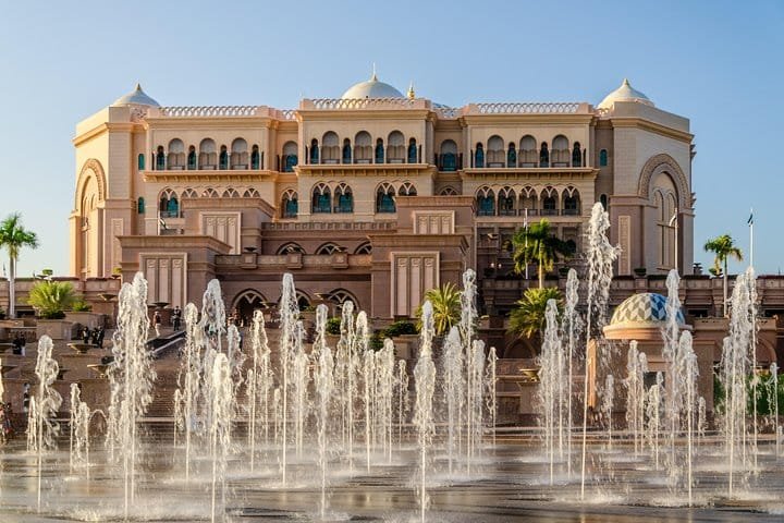 Emirates Palace and its fountain gardens, a photo stop on our Abu Dhabi city tour