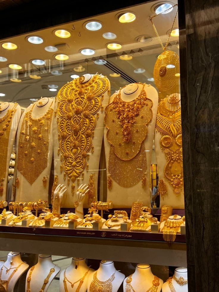 Shop window filled with gold jewellery in Dubai Gold Souk